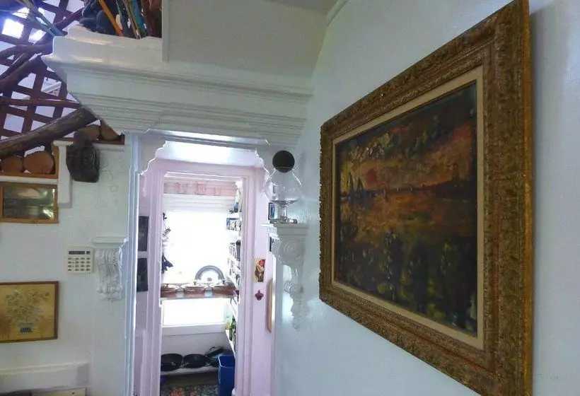 تختخواب و صبحانه Upcountry Volcano Village Mountain Cottage