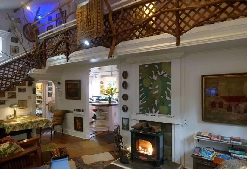 تختخواب و صبحانه Upcountry Volcano Village Mountain Cottage