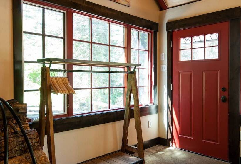 Hideaway Above The Stream