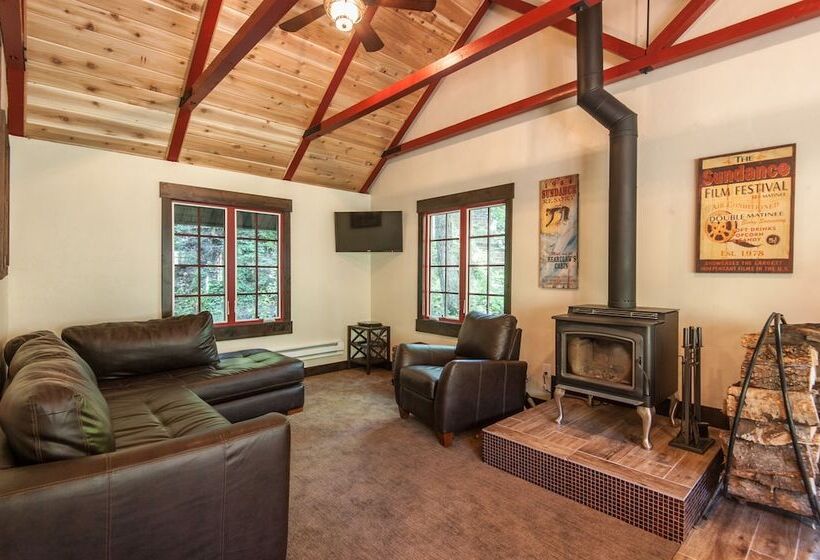 Hideaway Above The Stream