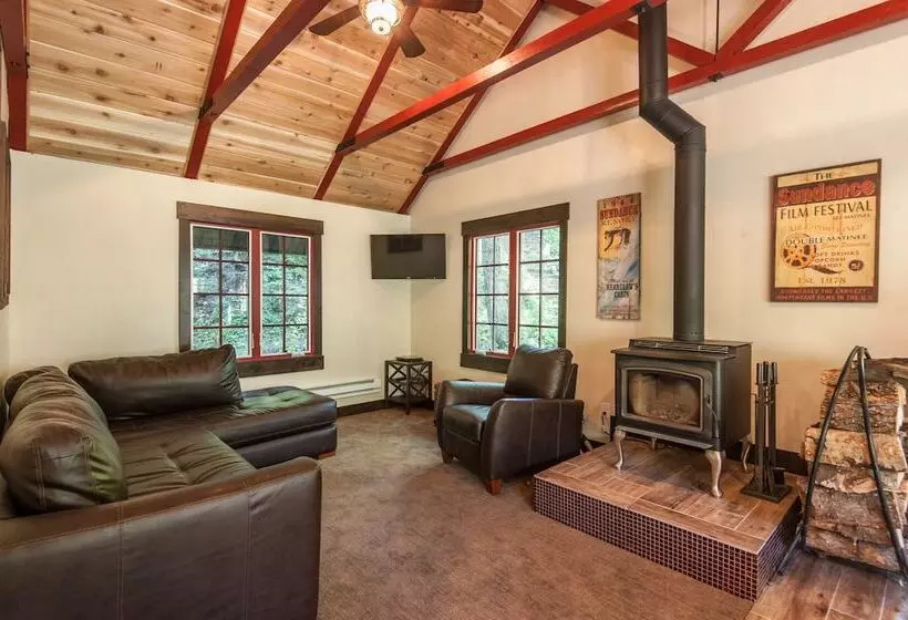 Hideaway Above The Stream