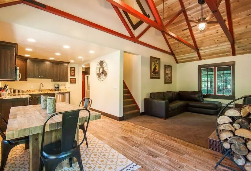 Hideaway Above The Stream