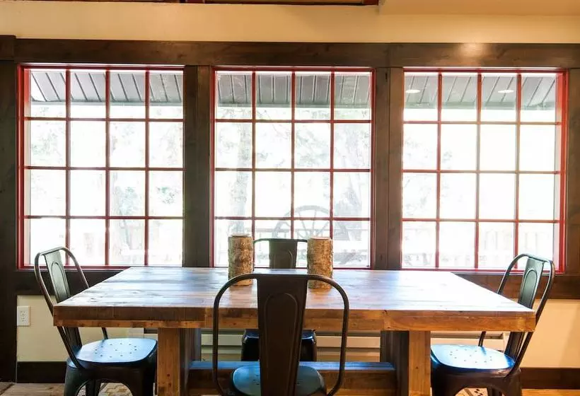 Hideaway Above The Stream