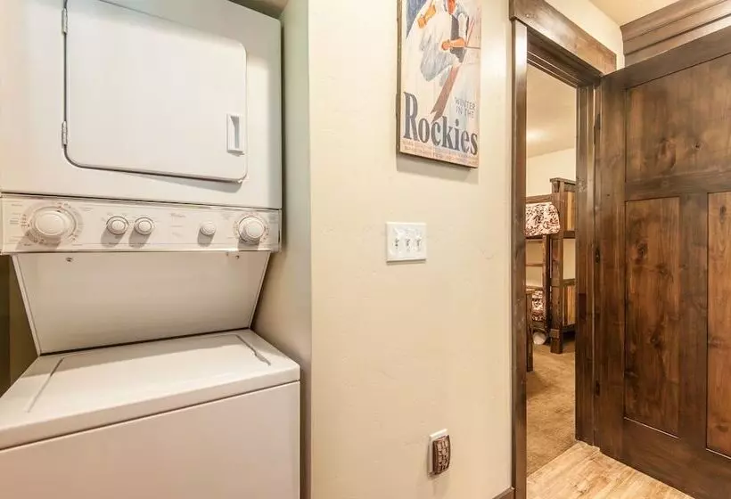 Hideaway Above The Stream