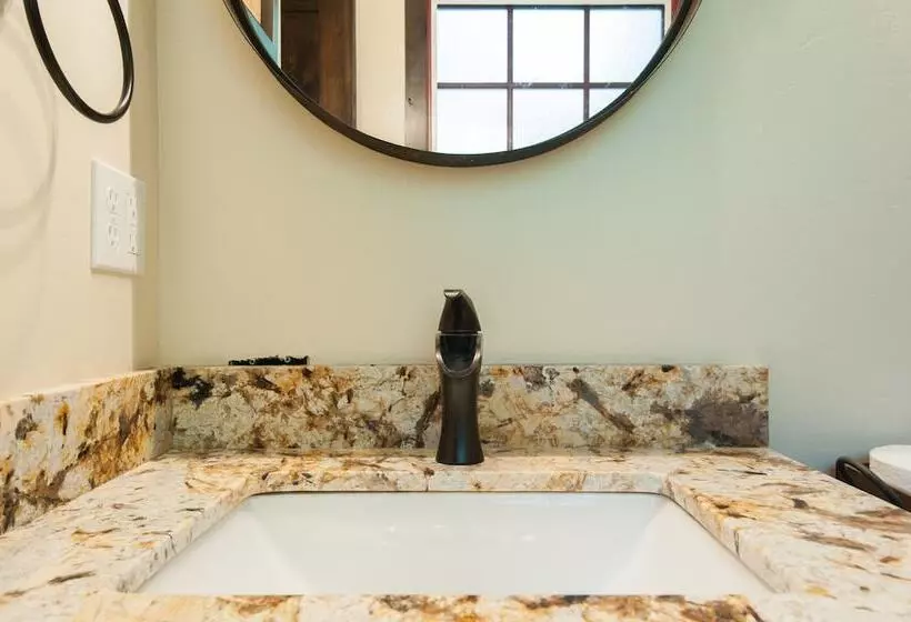 Hideaway Above The Stream