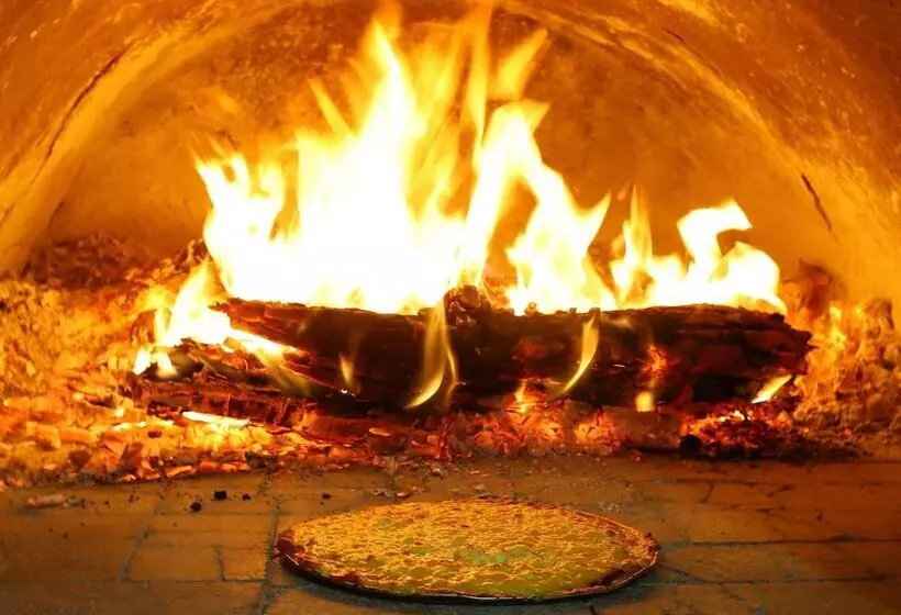 مسافرخانه Casa Forno Country