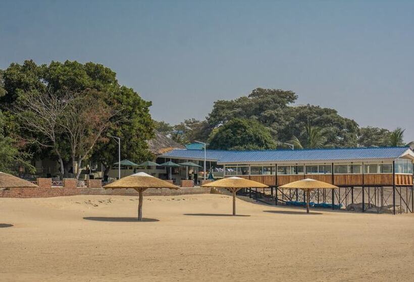 هتل Blue Waters By Serendib