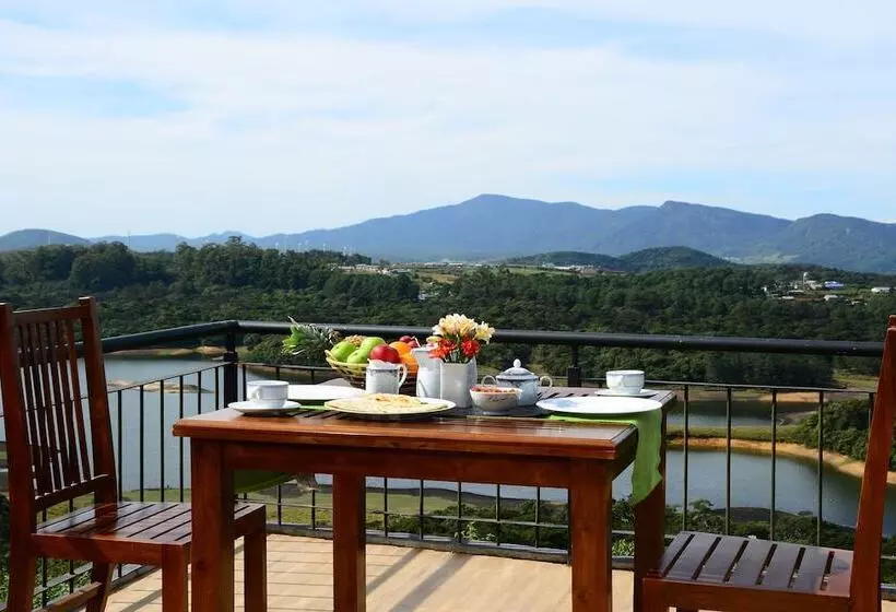 هتل Mount Lake Inn