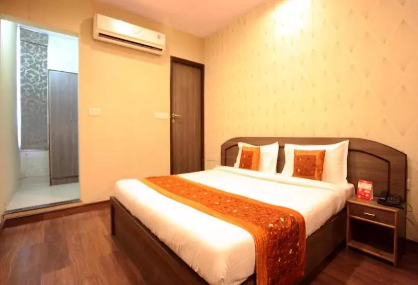 ホテル Oyo 2206  Rajawat Manor