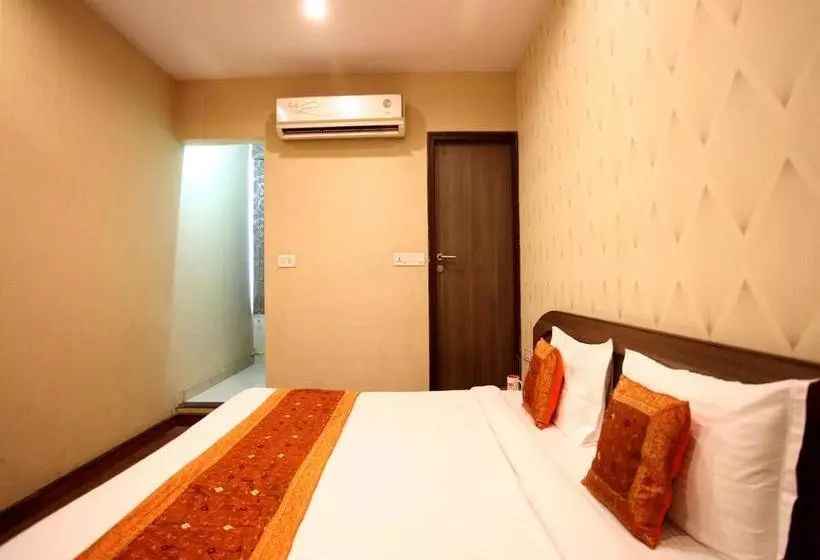 ホテル Oyo 2206  Rajawat Manor