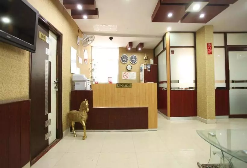 ホテル Oyo 2206  Rajawat Manor