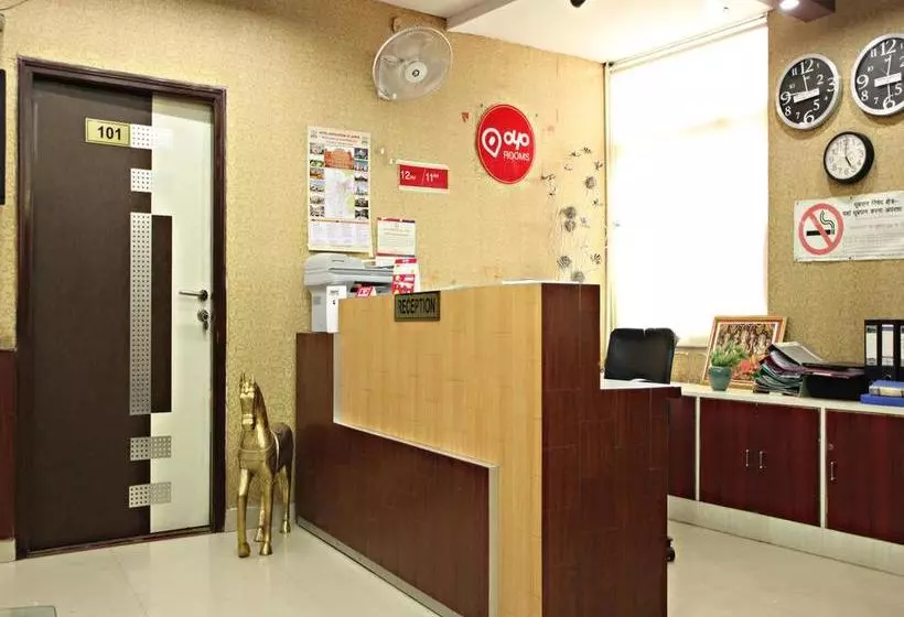 ホテル Oyo 2206  Rajawat Manor