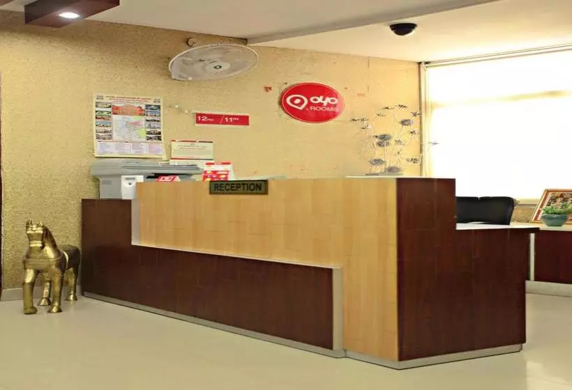 ホテル Oyo 2206  Rajawat Manor
