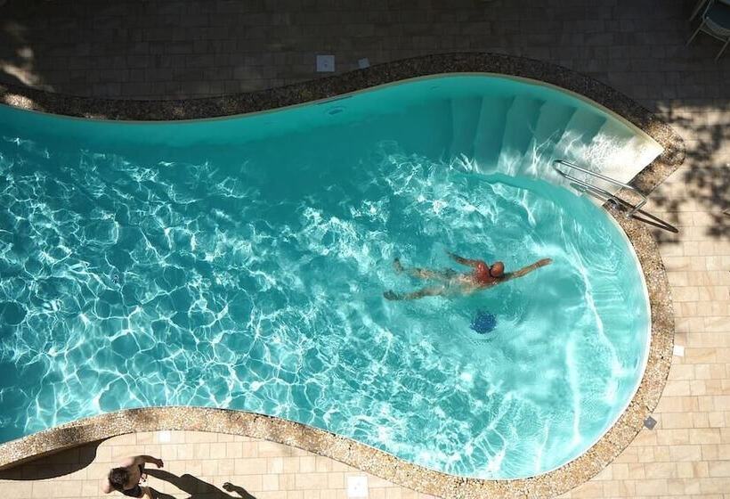 בית מלון כפרי Pineta