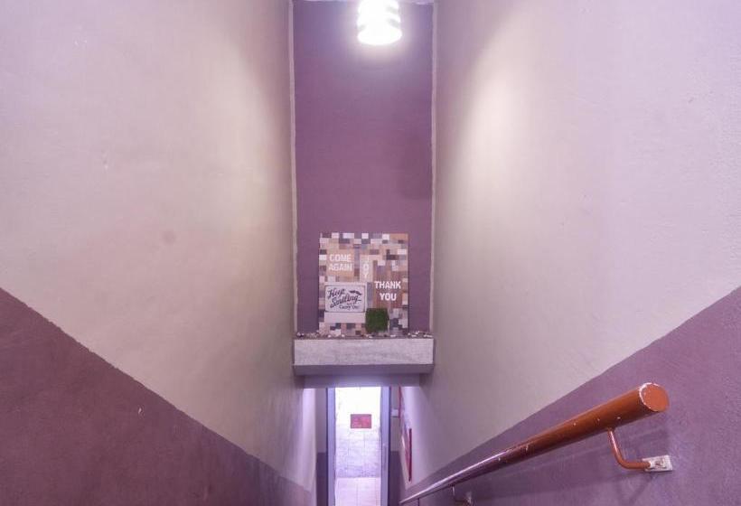 Hotell Spot On 89630 Hilltop Room