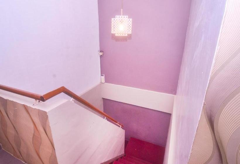 Hotell Spot On 89630 Hilltop Room