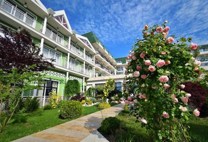 בית מלון כפרי Eco Therma Village   Mineral Pool & Spa & All Inclusive