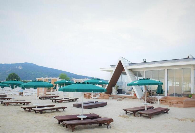 בית מלון כפרי Eco Therma Village   Mineral Pool & Spa & All Inclusive