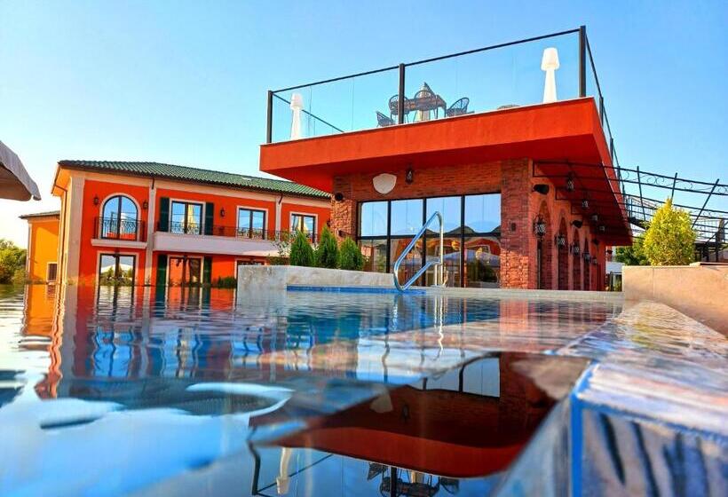 בית מלון כפרי Eco Therma Village   Mineral Pool & Spa & All Inclusive