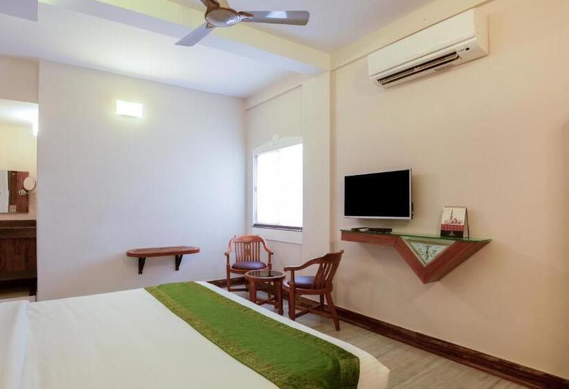 Hotel Treebo The Qasr