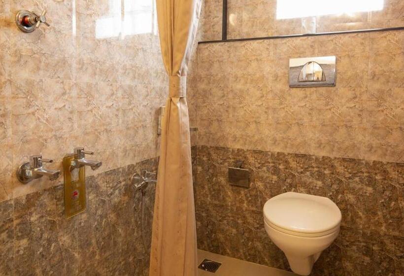 Hotel Treebo The Qasr