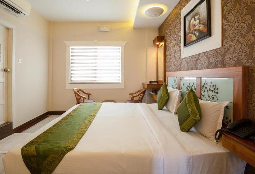 Hotel Treebo The Qasr