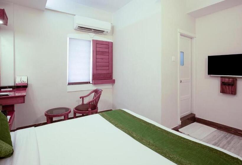 Hotel Treebo The Qasr