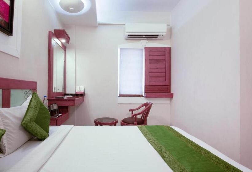 Hotel Treebo The Qasr