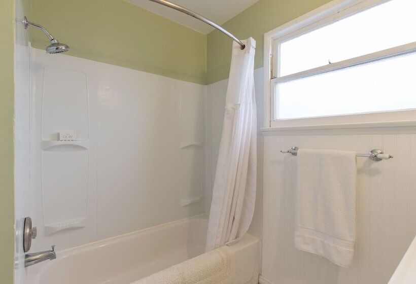 Ventura Beach Cottage