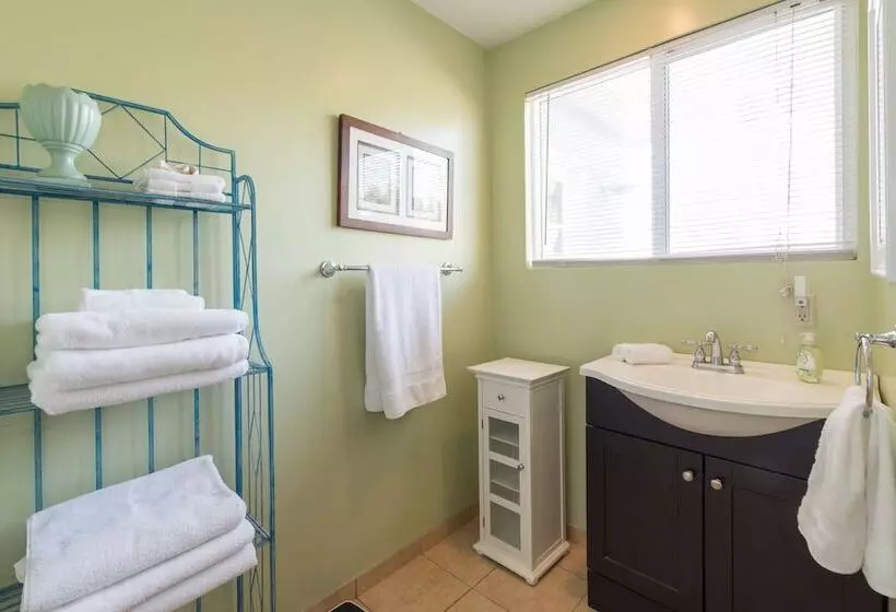 Ventura Beach Cottage