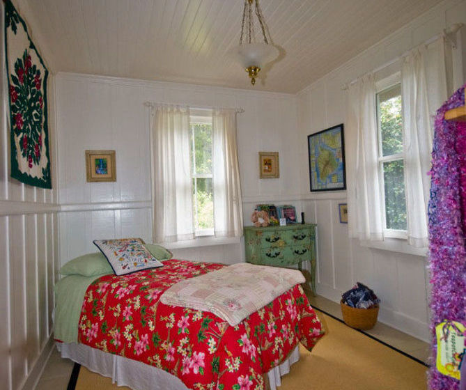 Volcano Teapot Cottage