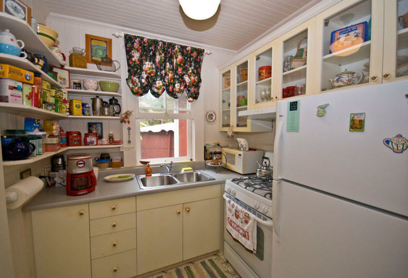 Volcano Teapot Cottage