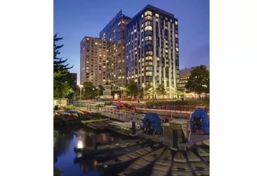 Global Luxury Suites At Kendall East
