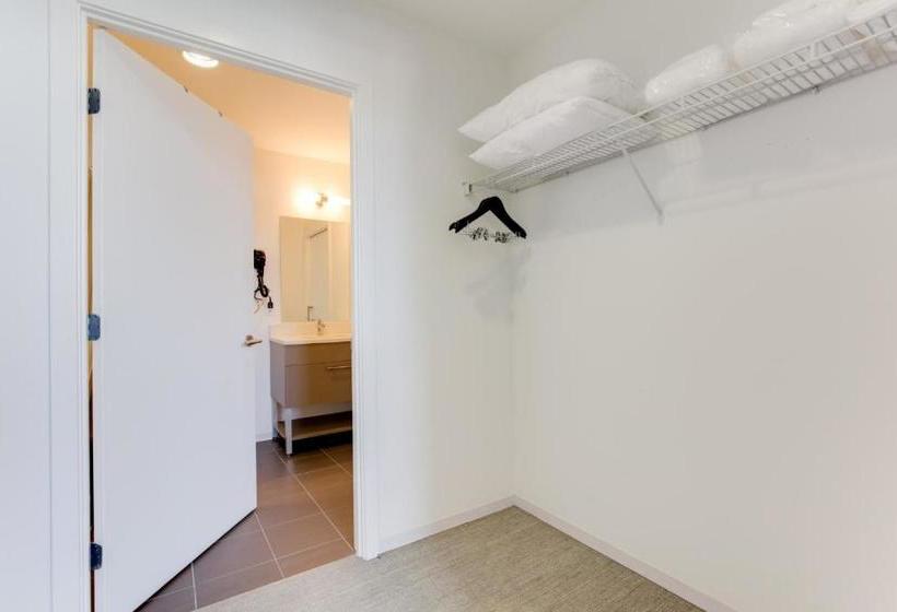 Global Luxury Suites At Kendall East