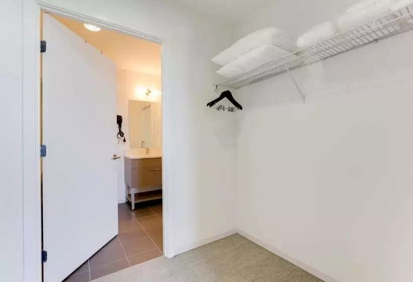 Global Luxury Suites At Kendall East