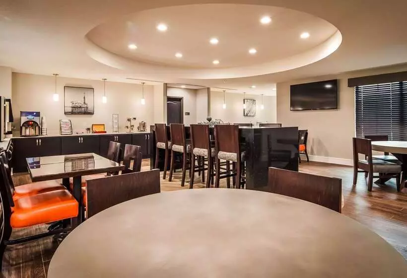 Hotelli Best Western Plus Bay City Inn & Suites