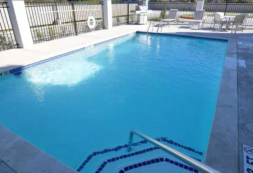 Hotelli Best Western Plus Bay City Inn & Suites