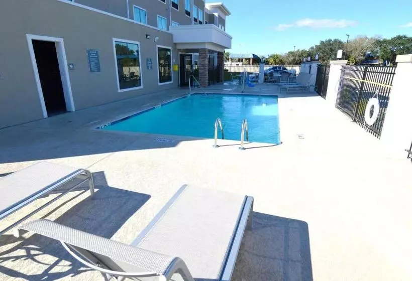 Hotelli Best Western Plus Bay City Inn & Suites