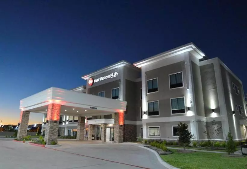 Hotelli Best Western Plus Bay City Inn & Suites