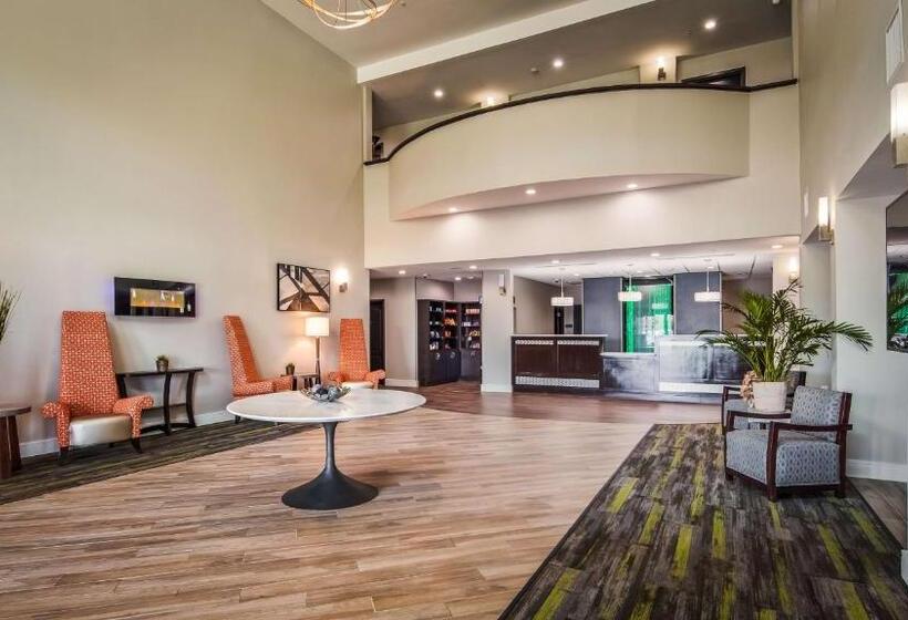 Отель Best Western Plus Bay City Inn & Suites