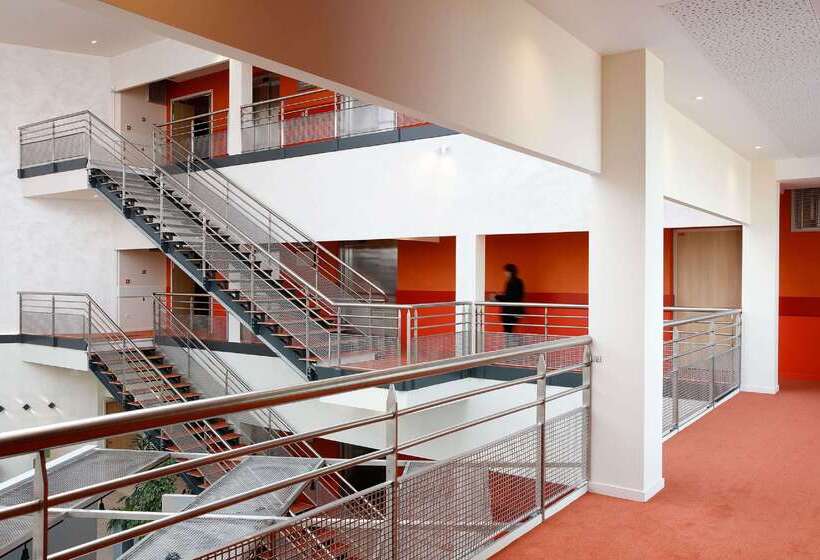 هتل Best Western Plus Hôtel Escapade Senlis