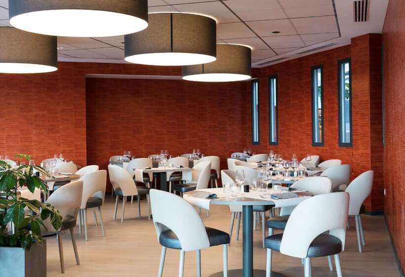 هتل Best Western Plus Hôtel Escapade Senlis