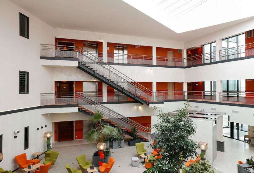 هتل Best Western Plus Hôtel Escapade Senlis