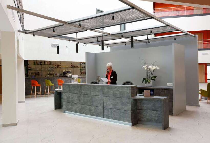 هتل Best Western Plus Hôtel Escapade Senlis