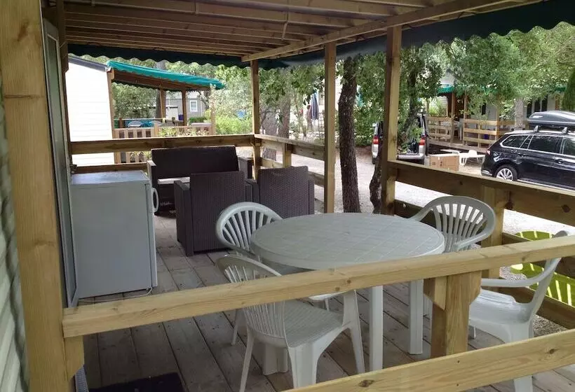 ホテル 3 Bedroom Chalets Camping Leï Suves   Joycasa