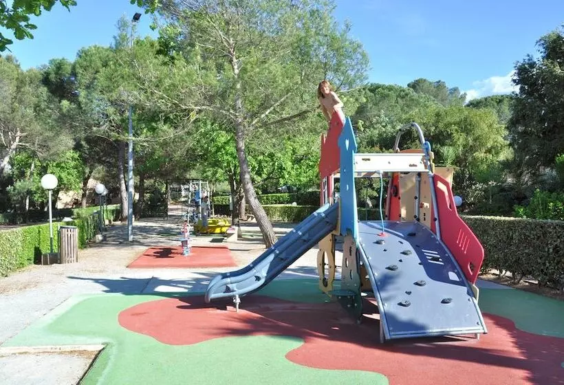 ホテル 3 Bedroom Chalets Camping Leï Suves   Joycasa