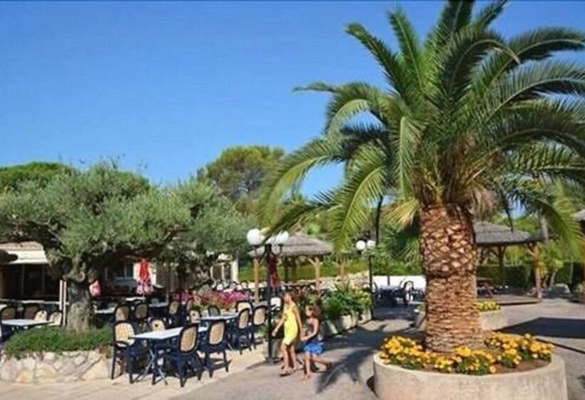 酒店 3 Bedroom Chalets Camping Leï Suves   Joycasa