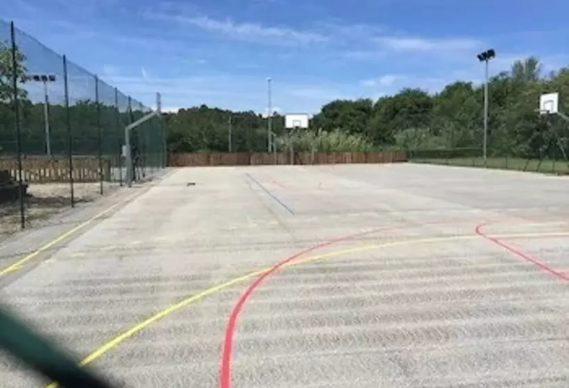 ホテル 3 Bedroom Chalets Camping Leï Suves   Joycasa