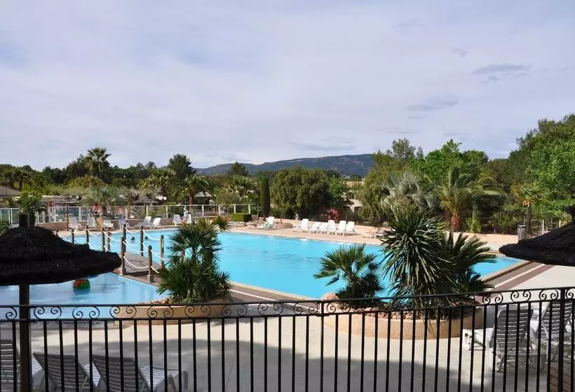 ホテル 3 Bedroom Chalets Camping Leï Suves   Joycasa