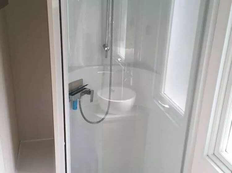 ホテル 3 Bedroom Chalets Camping Leï Suves   Joycasa